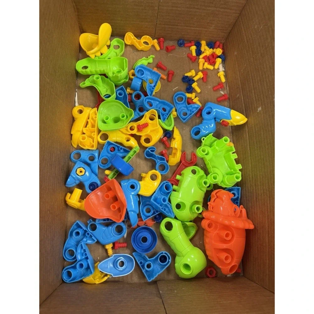 Kidswerkz Build a‎ Dinosaur Set Stem Toy HUGE LOT WITH SCREWS AND SCREWDRIVERS